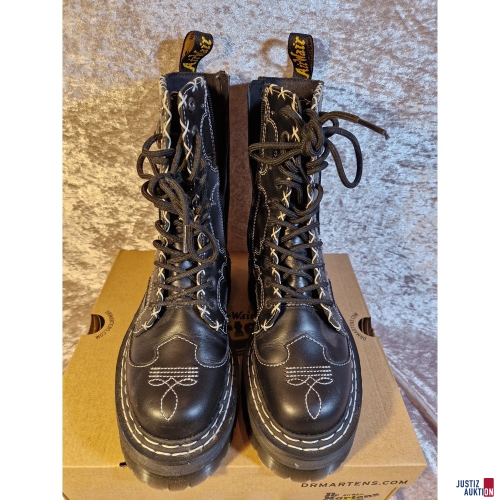 Schnürstiefel
