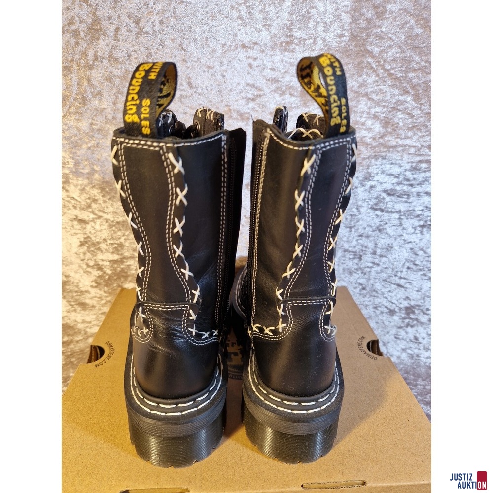 Schnürstiefel