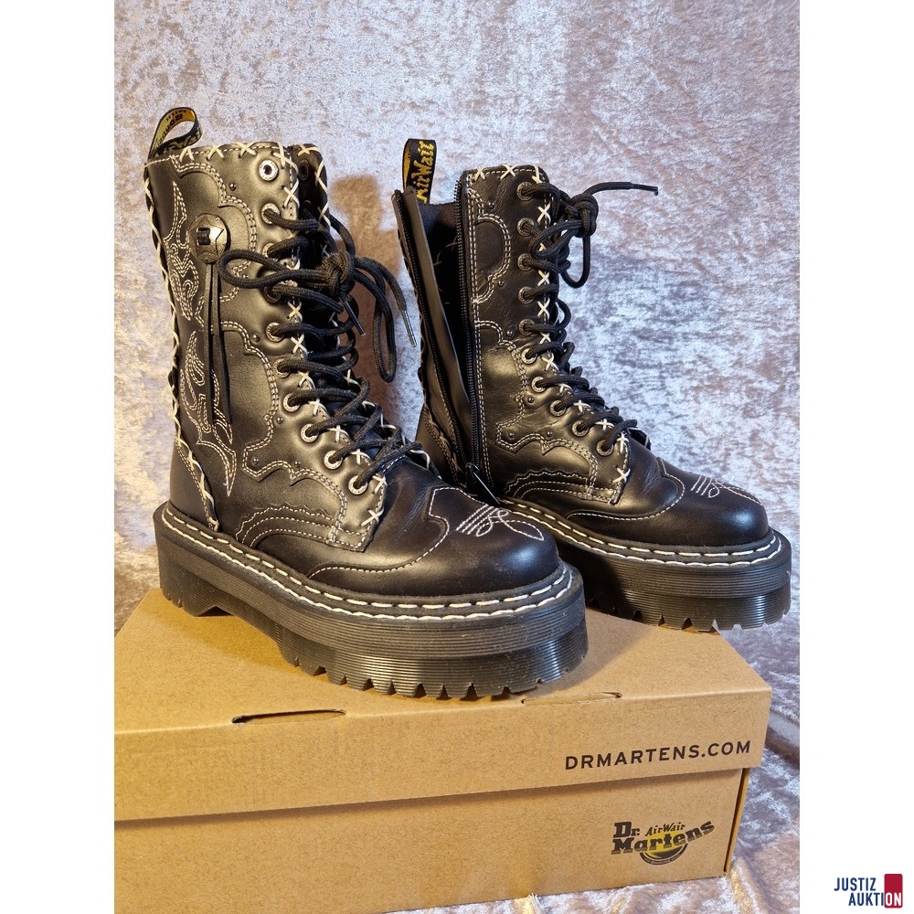 Schnürstiefel
