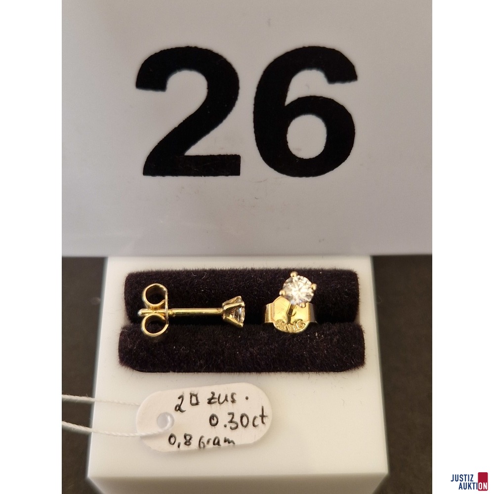 goldene Ohrstecker