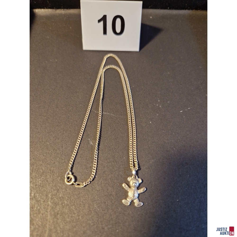 Kette mit Anhänger
