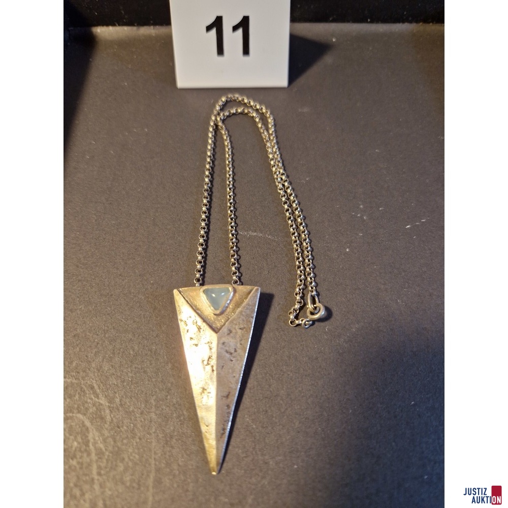Kette mit Anhänger