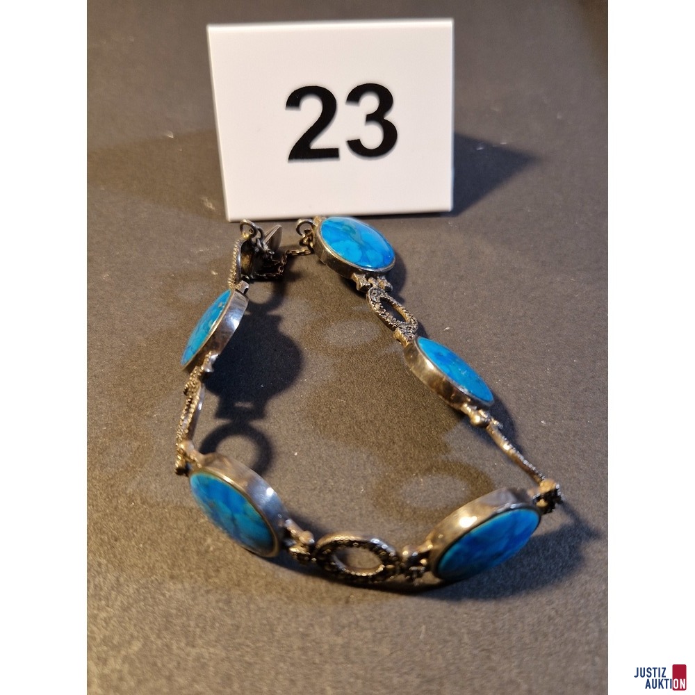 Armband mit Steinen