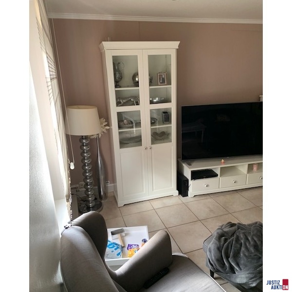Schrank, Sideboard und Fernseher