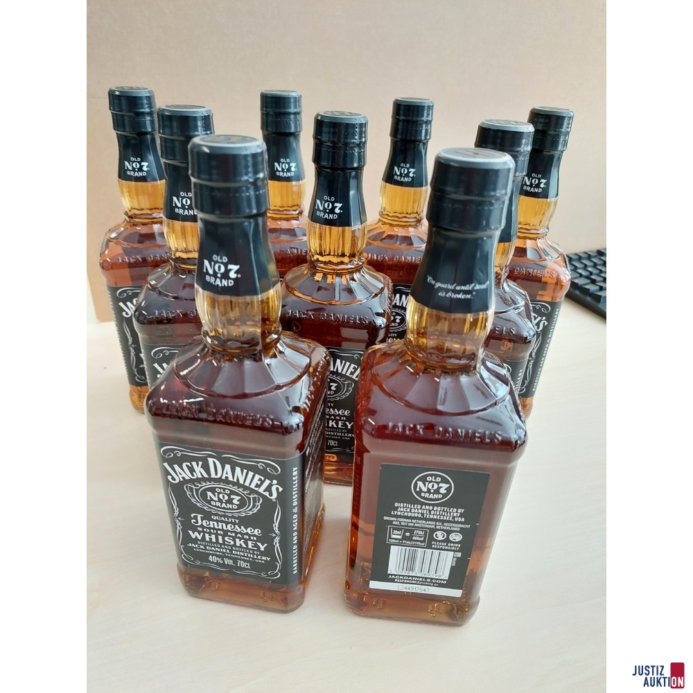 9 Flaschen Jack Daniel&grave;s Old No&period;7 Brand Tennessee Sour Mash Whiskey 40 &percnt; 0&comma;7 l