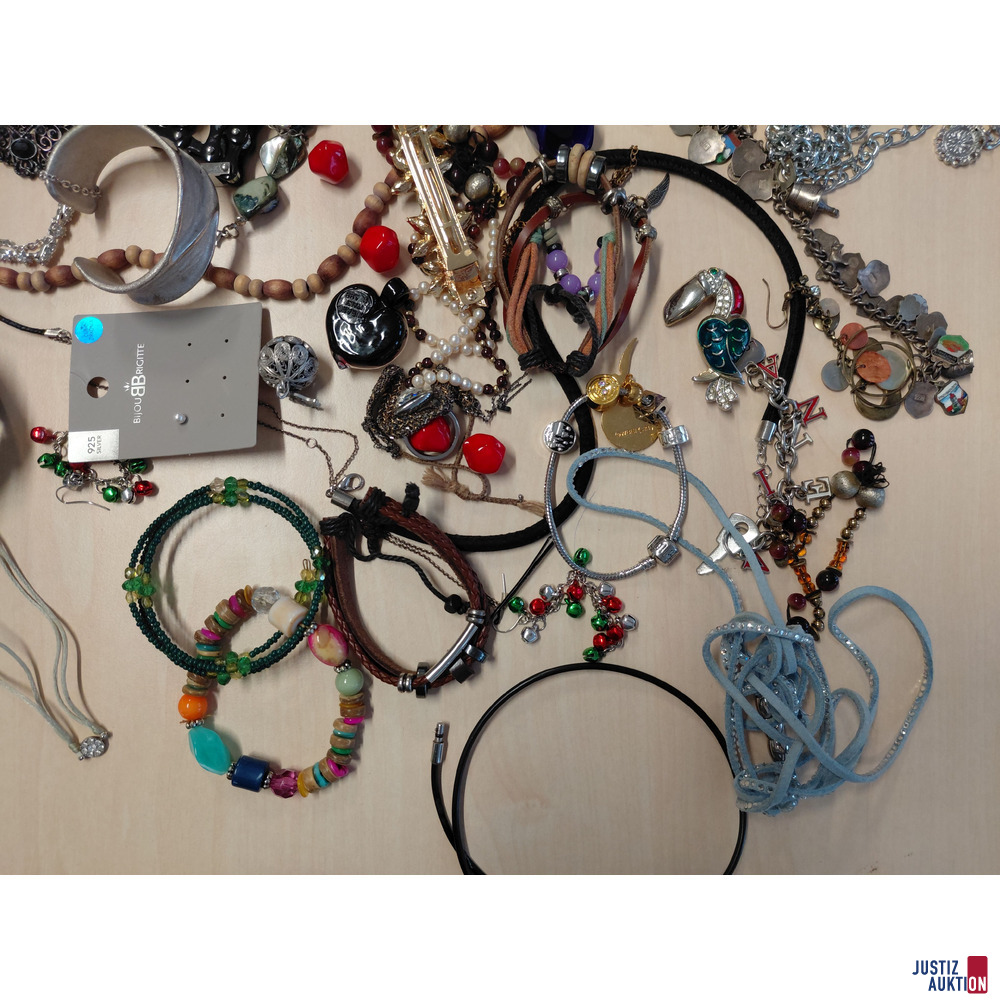Konvolut an diversen Modeschmuck - gr&ouml;&szlig;tenteils neuwertig