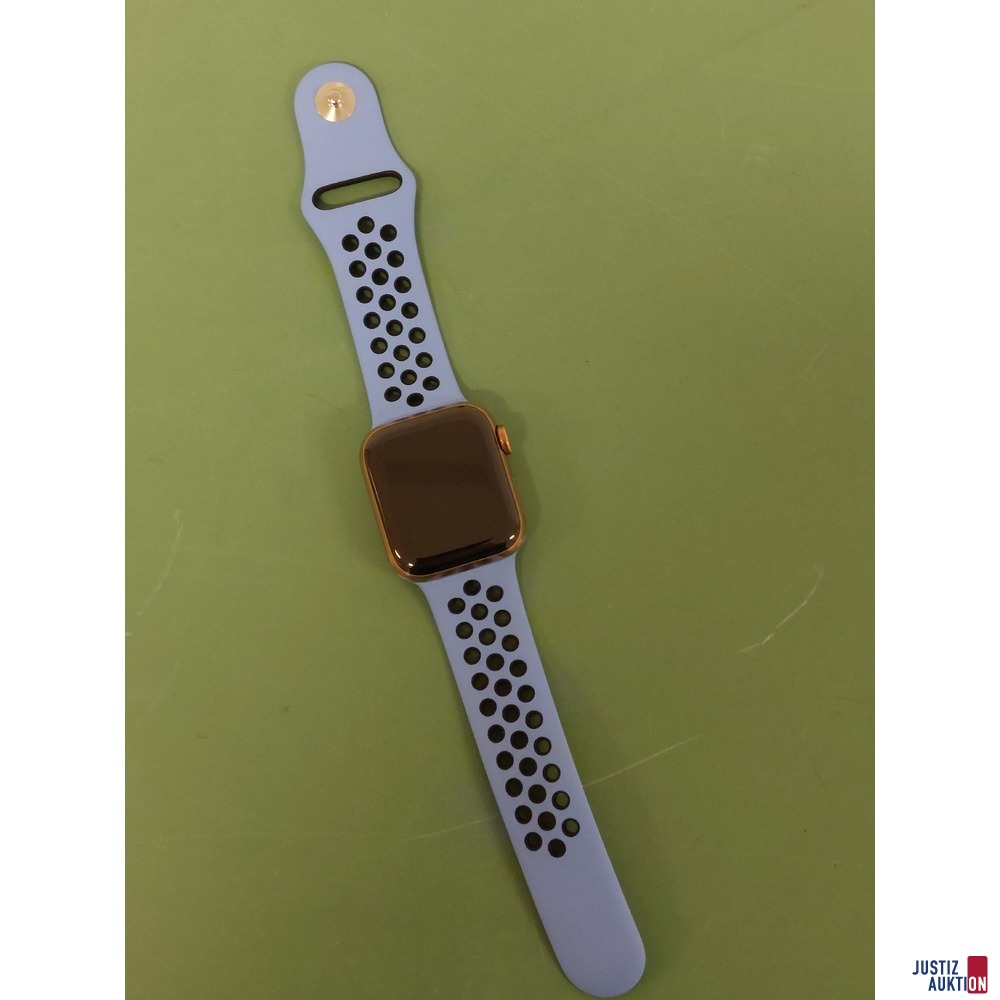 Armbanduhr Apple Watch Series 5 getragen