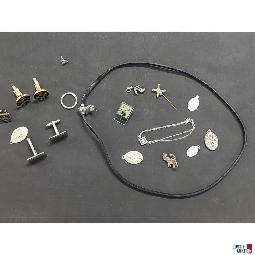 Konvolut aus unedlen Schmuck