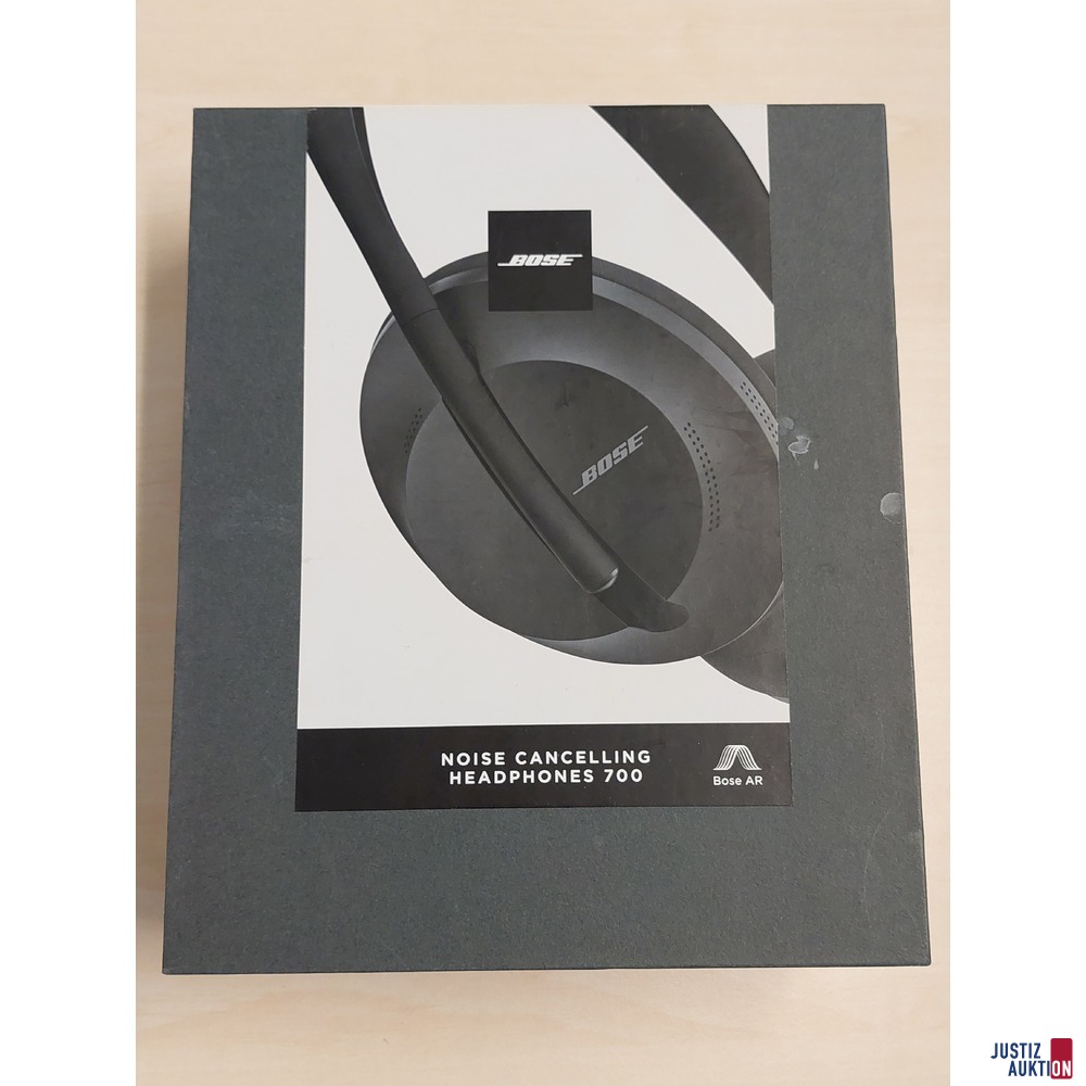 Headphones 700 der Marke Bose