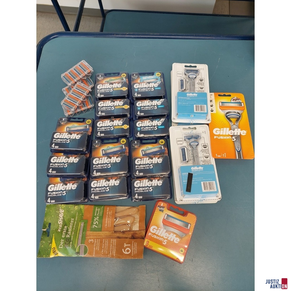 3 Packungen Rasierklingen der Marke Gillette u.a.