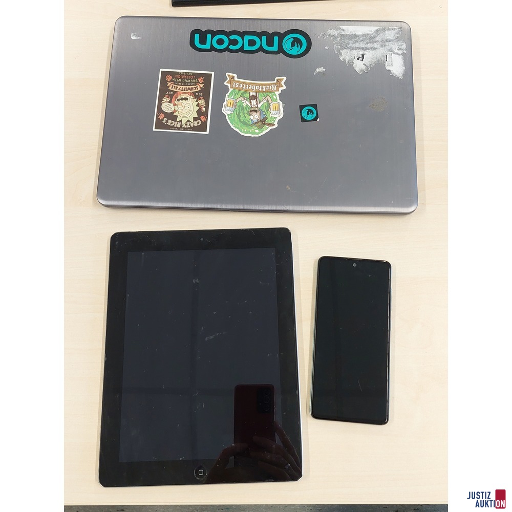 Notebook PC der Marke Asus Model: K406U u.a.