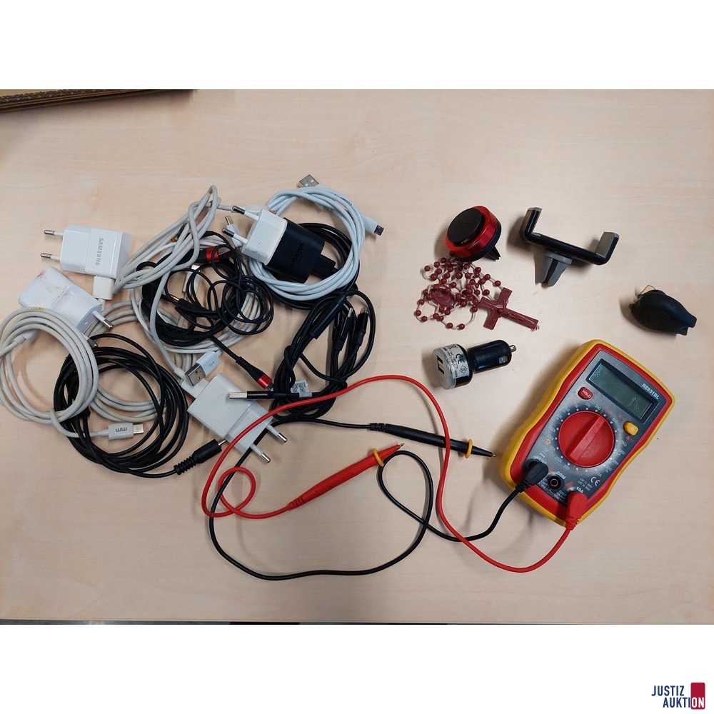 Spannungsprüfer RE831BL diverse Ladekabel u.a.