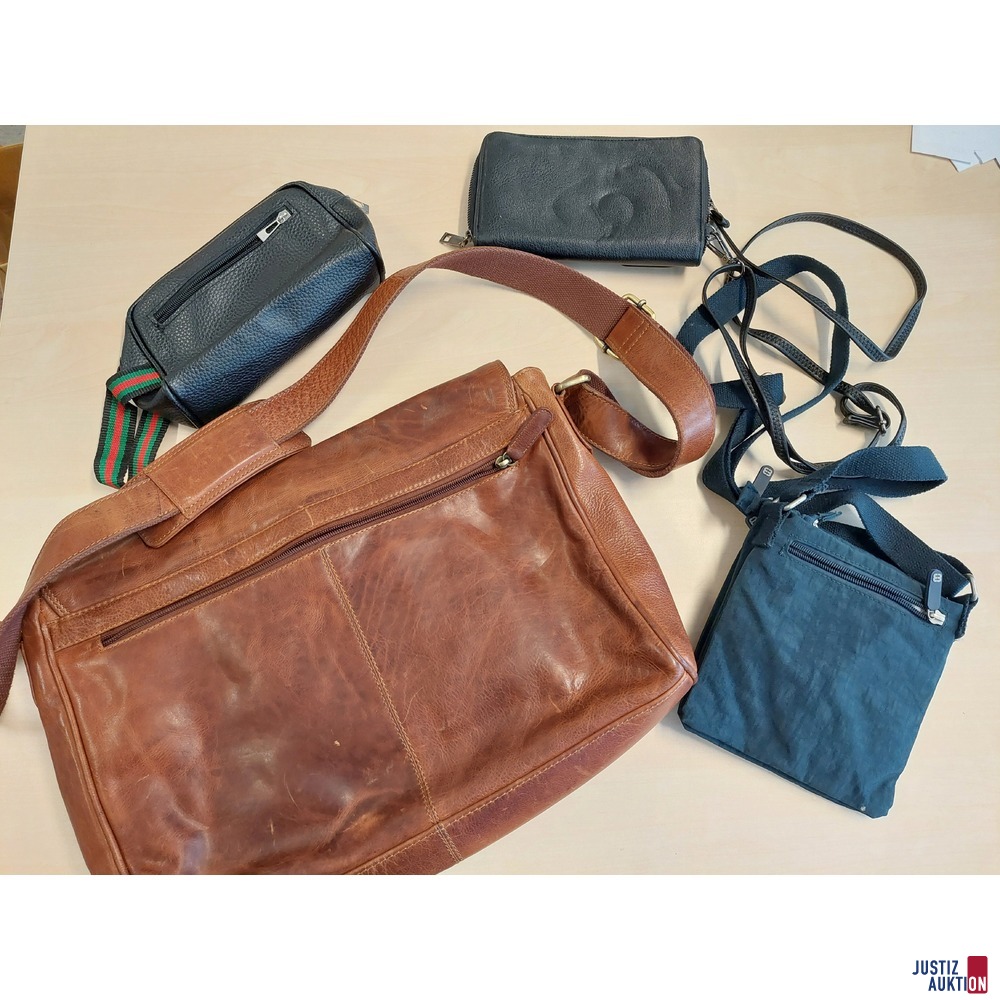 1 Kosmetiktasche/3 Umhängetaschen