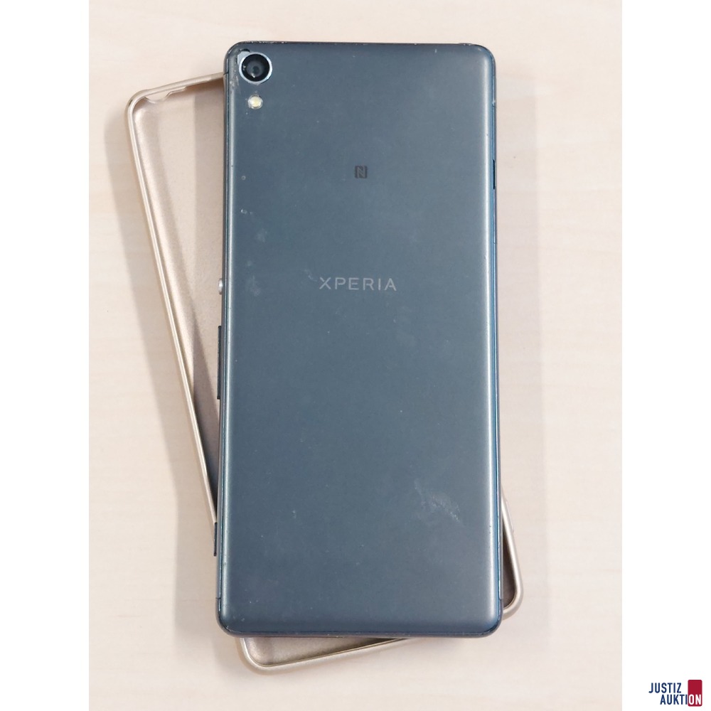 Handy der Marke Sony Xperia Modell: F3111 gebraucht/Gebrauchsspuren vorhanden