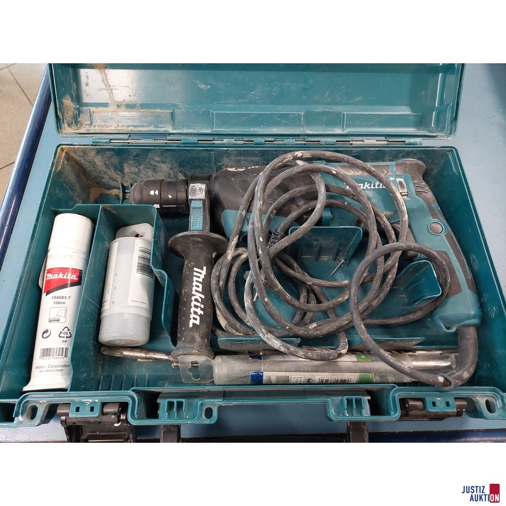 Bohrhammer der Marke Makita HR2630T im Koffer
