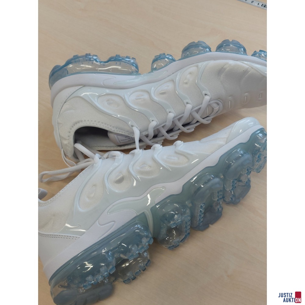 1 Paar Sneaker der Marke Nike Air Vapormax Plus Gr&ouml;&szlig;e 42&comma;5&nbsp;