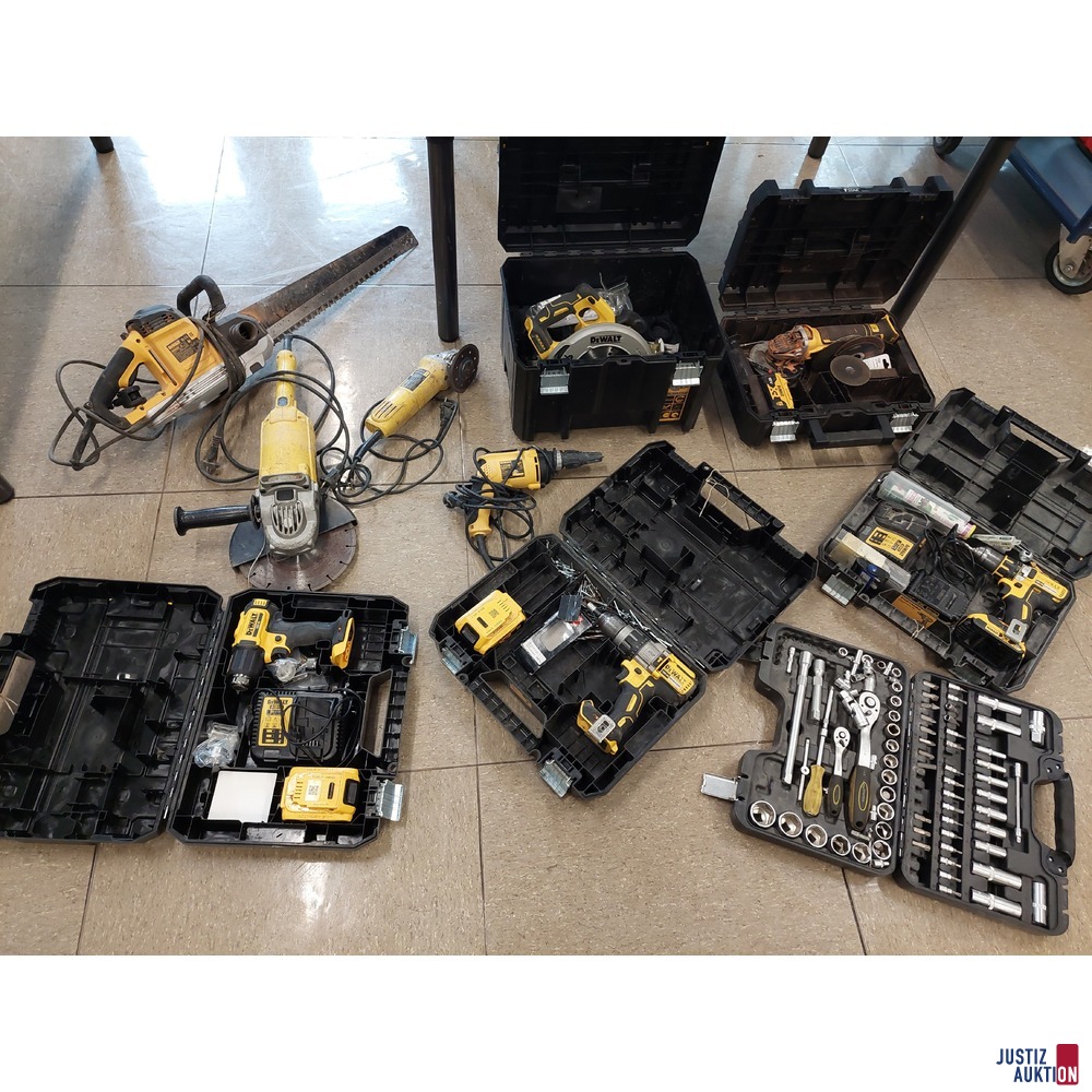 Konvolut bestehend aus diversen DEWALT Werkzeug