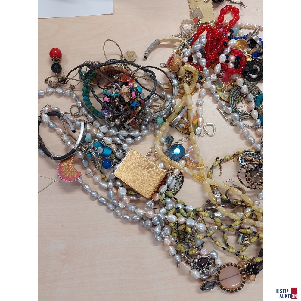 Konvolut an diversen Modeschmuck