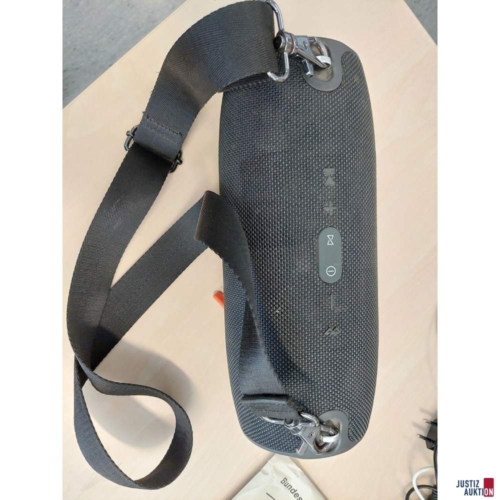 BlueTooth Speaker der Marke JBL inkl. Tragegurt