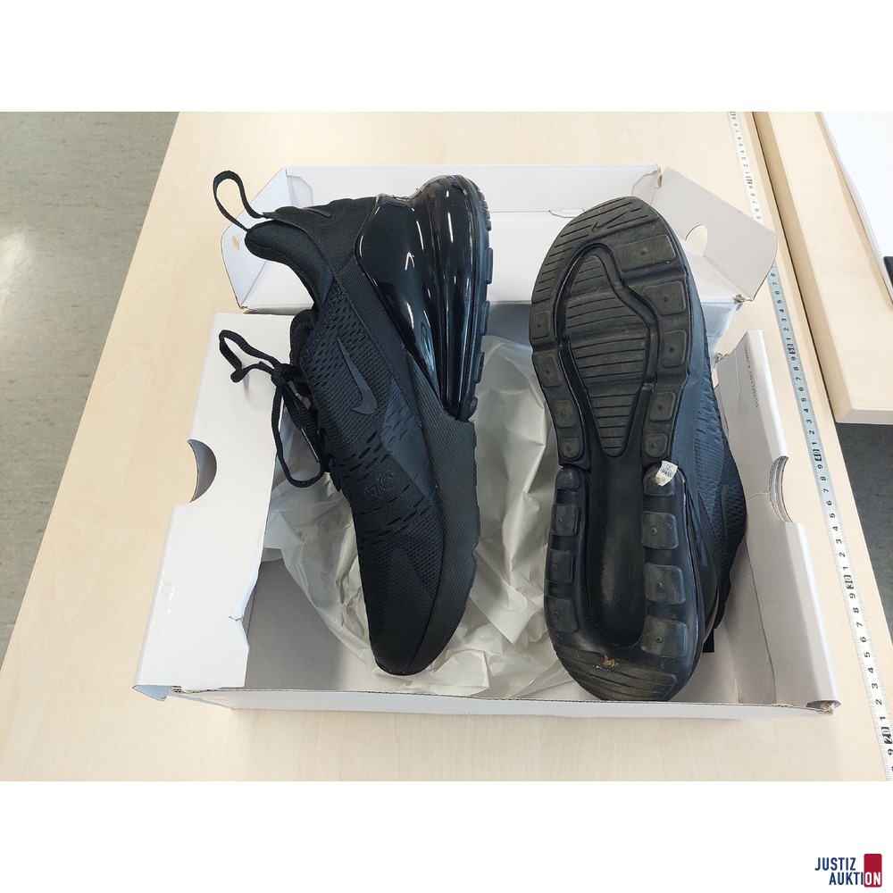1 Paar Sneaker Schuh der Marke Nike Air Max 270 Gr&ouml;&szlig;e 42&comma;5