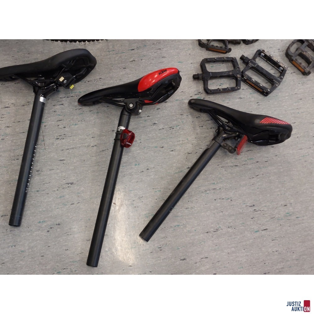 4 Fahrradreifen u.a.