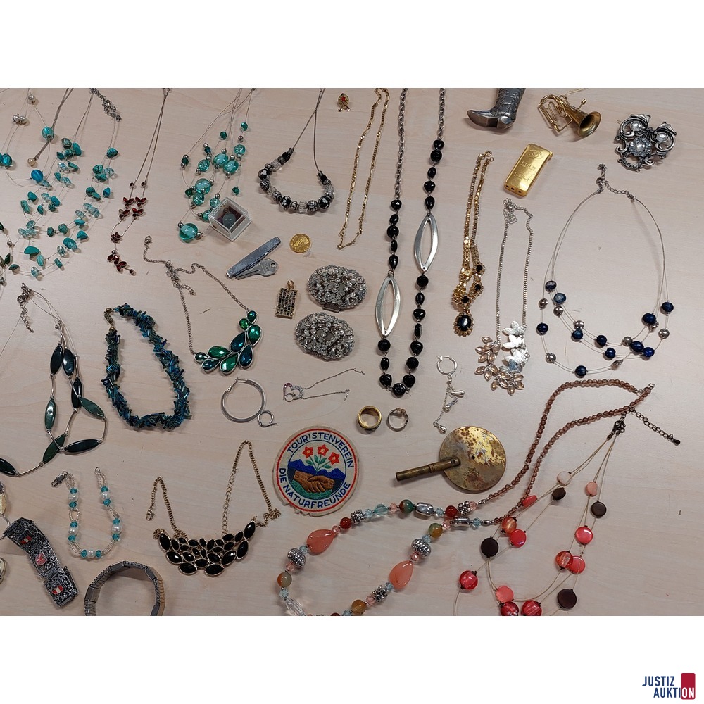 Konvolut bestehend aus diversen Modeschmuck