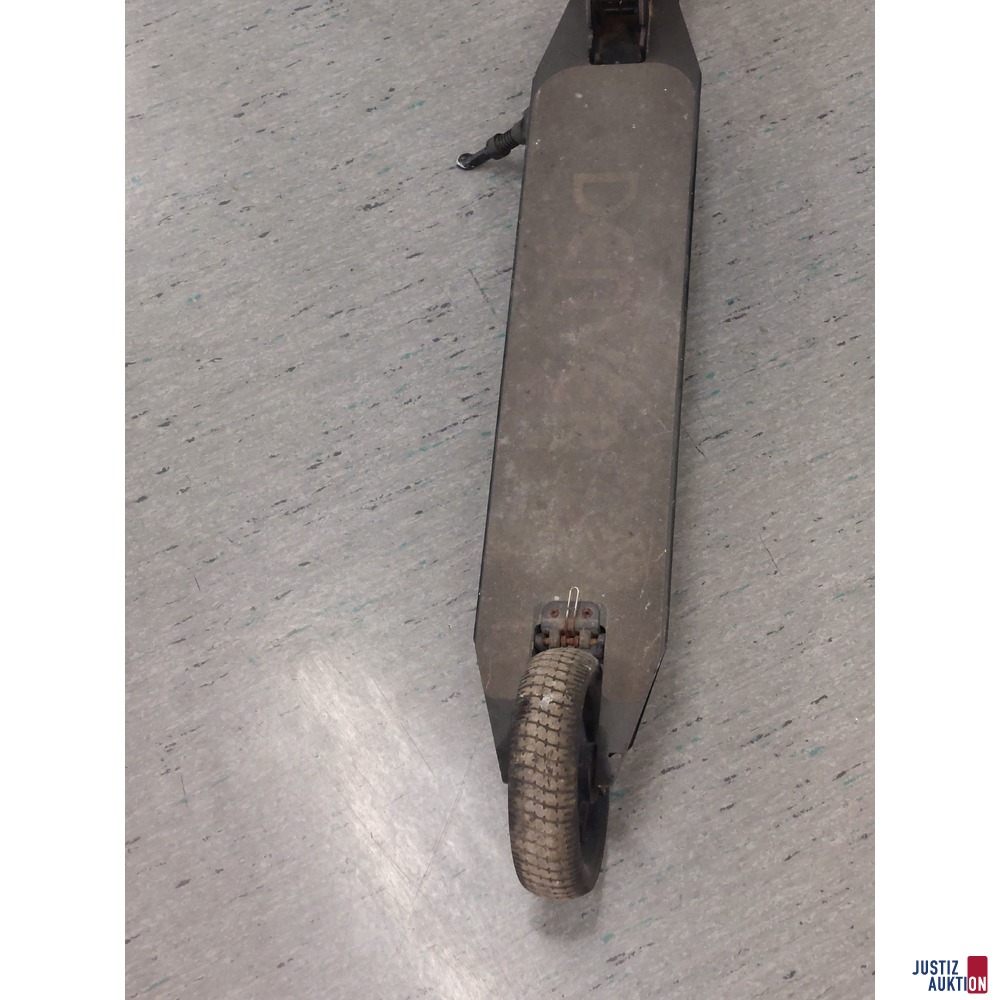 E-Scooter der Marke Denver PO&colon; 12115 -&nbsp;Modellnummer nicht leserlich