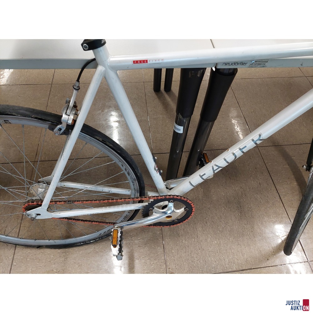 Fahrrad der Marke Leader Free Fixed
