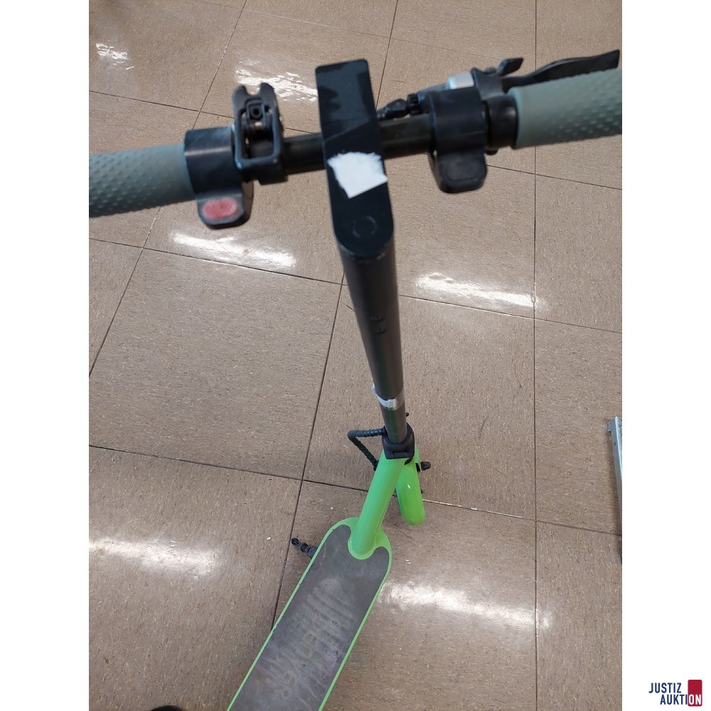 E-Scooter der Marke Denver