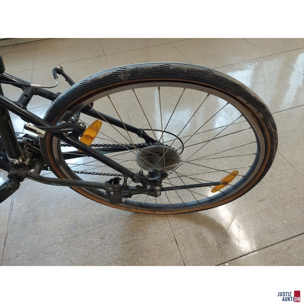 Fahrrad unbekannter Marke überlackiert