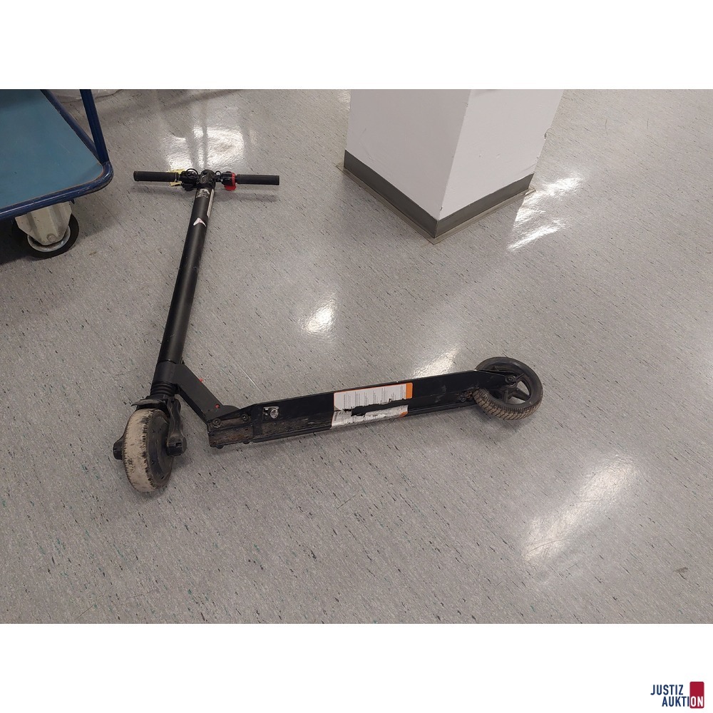 E-Scooter der Marke Denver PO&colon; 12115 -&nbsp;Modellnummer nicht leserlich