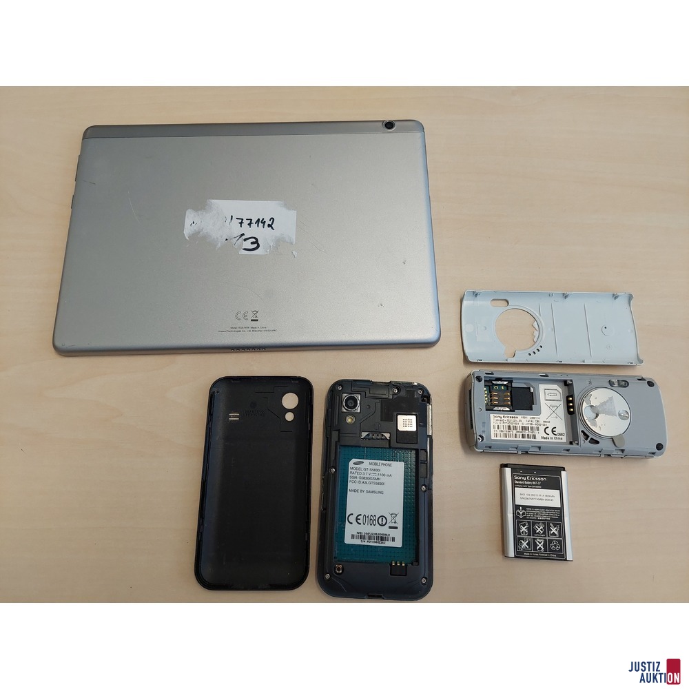 Handy der Marke Sony Ericsson K608i u.a.