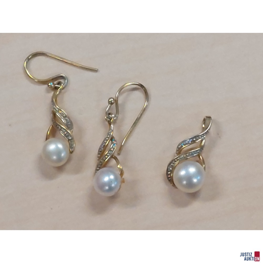 1 Paar Perlenohrgeh&auml;nge und 1 Anh&auml;nger 925 &permil; Silber vergoldet punziert 4&comma;4 g