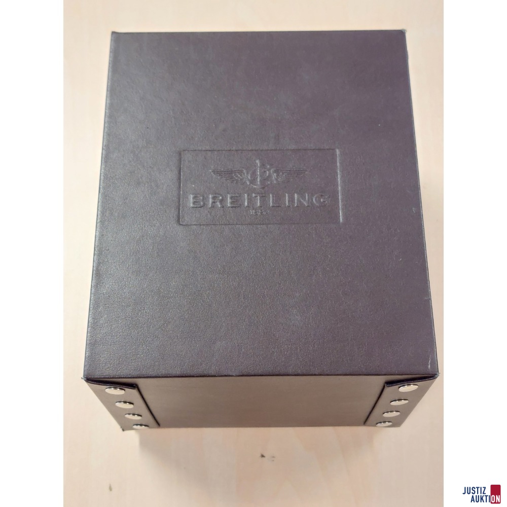 Herrenarmbanduhr der Marke Breitling - Model&colon; Avenger