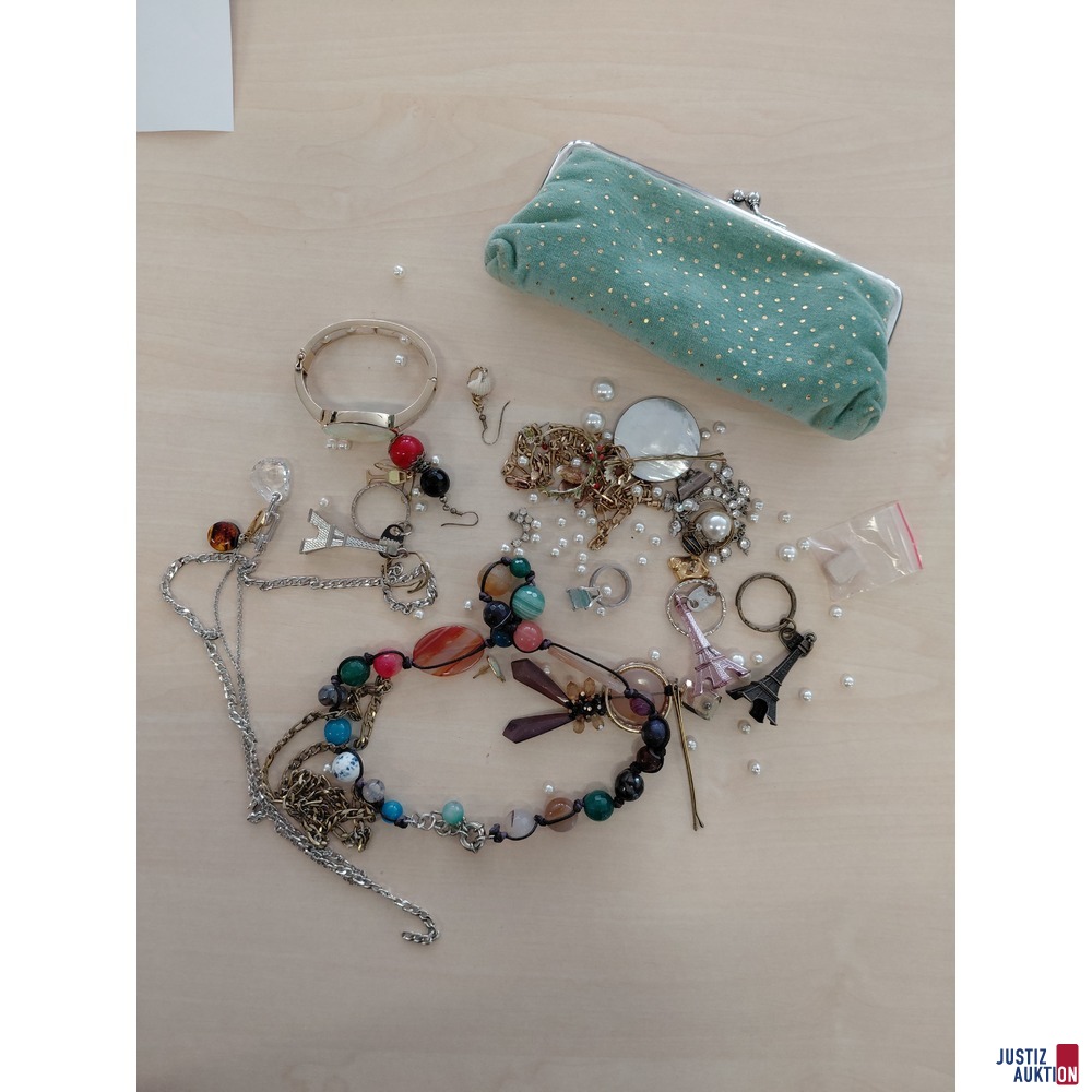 Konvolut bestehend aus diversen Modeschmuck