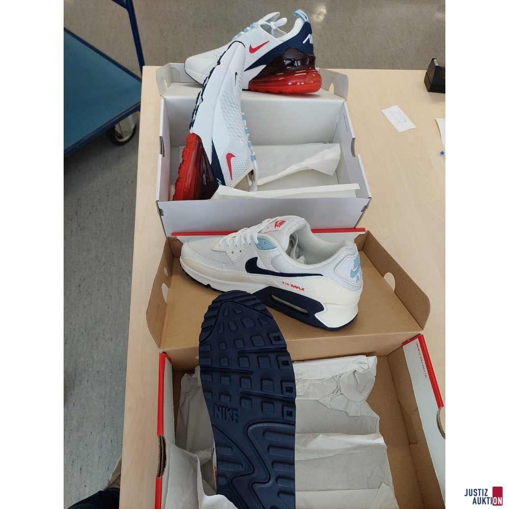 1 Paar Sneaker der Marke Nike Airmax 270 Größe 45 u.a.