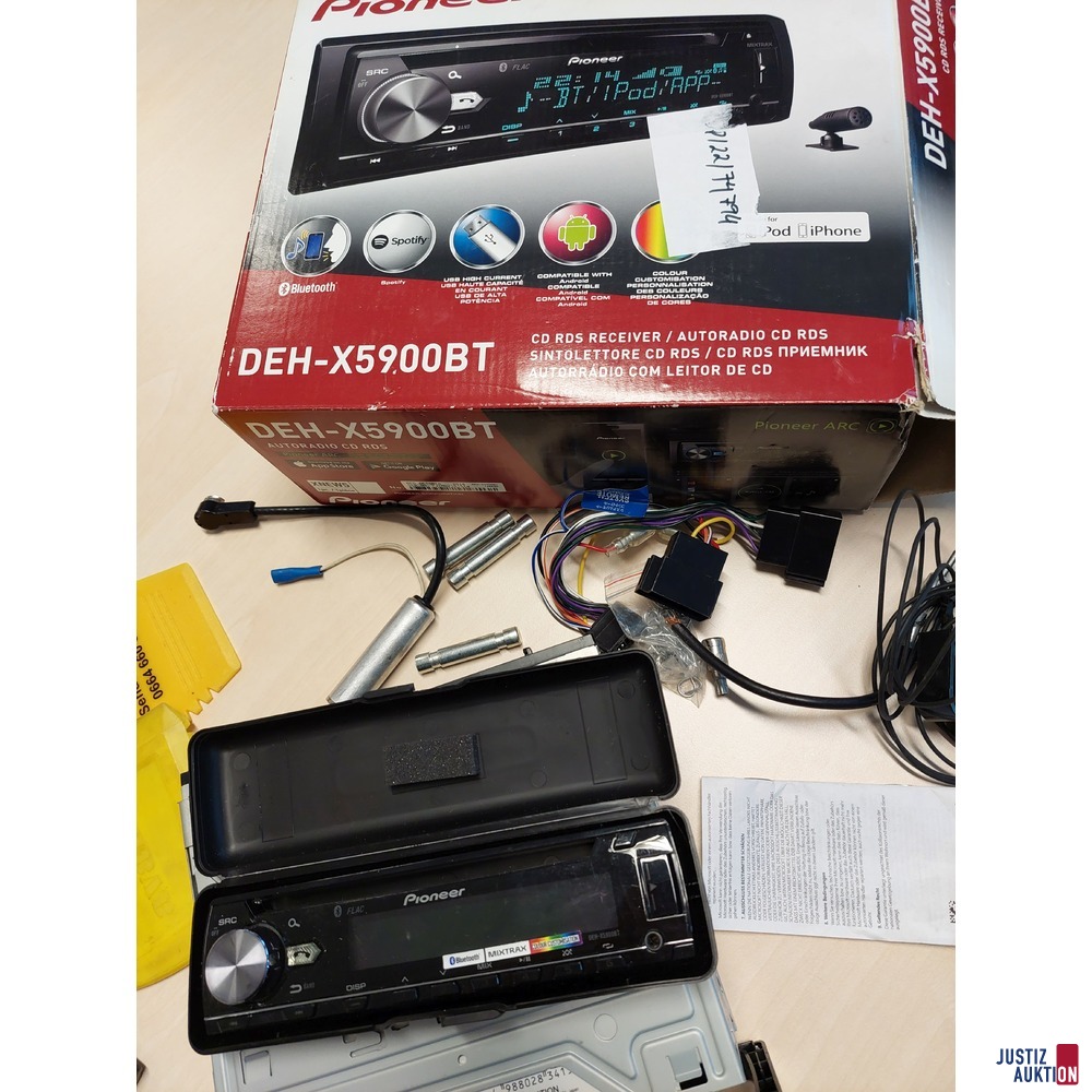 Autoradio der Marke Pioneer DEH-X5900BT u.a.