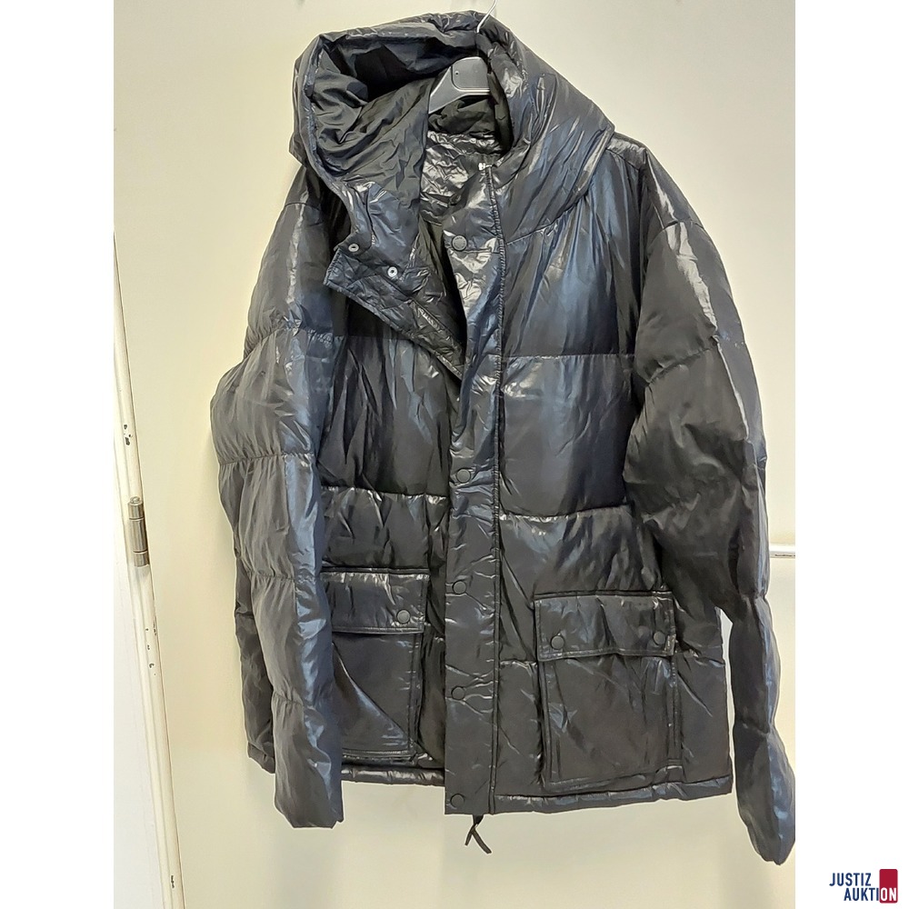 Herren Winterjacke mit Kapuze der Marka Tigha Größe XL NEU