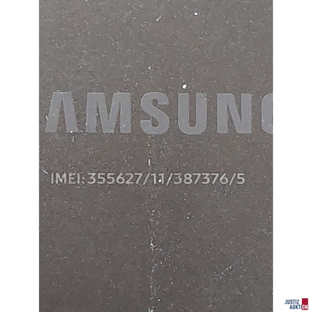 Handy der Marke Huawei P30 Lite u.a.