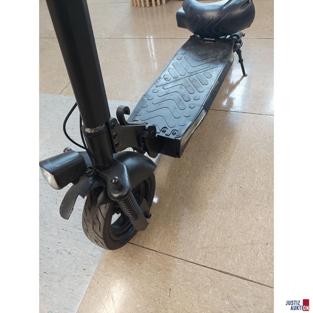 E-Scooter - Marke unbekannt - ohne Ladegerät 