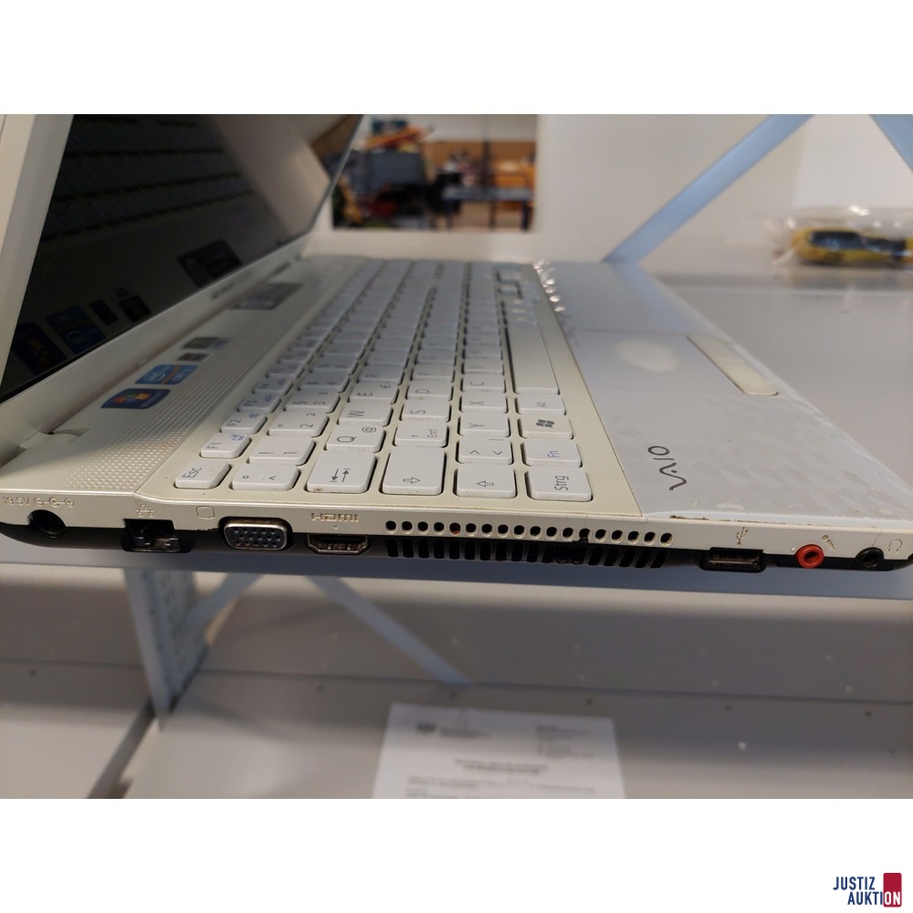 Laptop der Marke SonyVaio  Model PCG-71811M