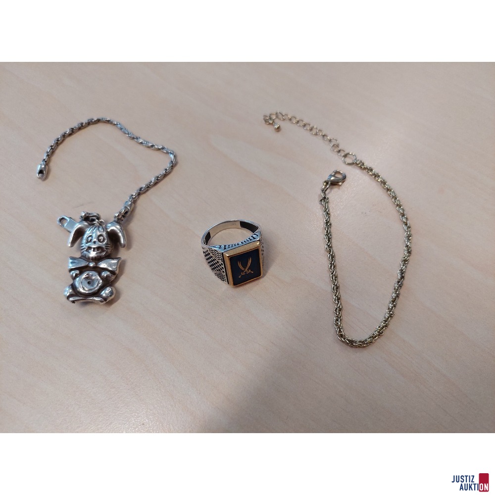 Silberring mit Schwertsymbol u.a.