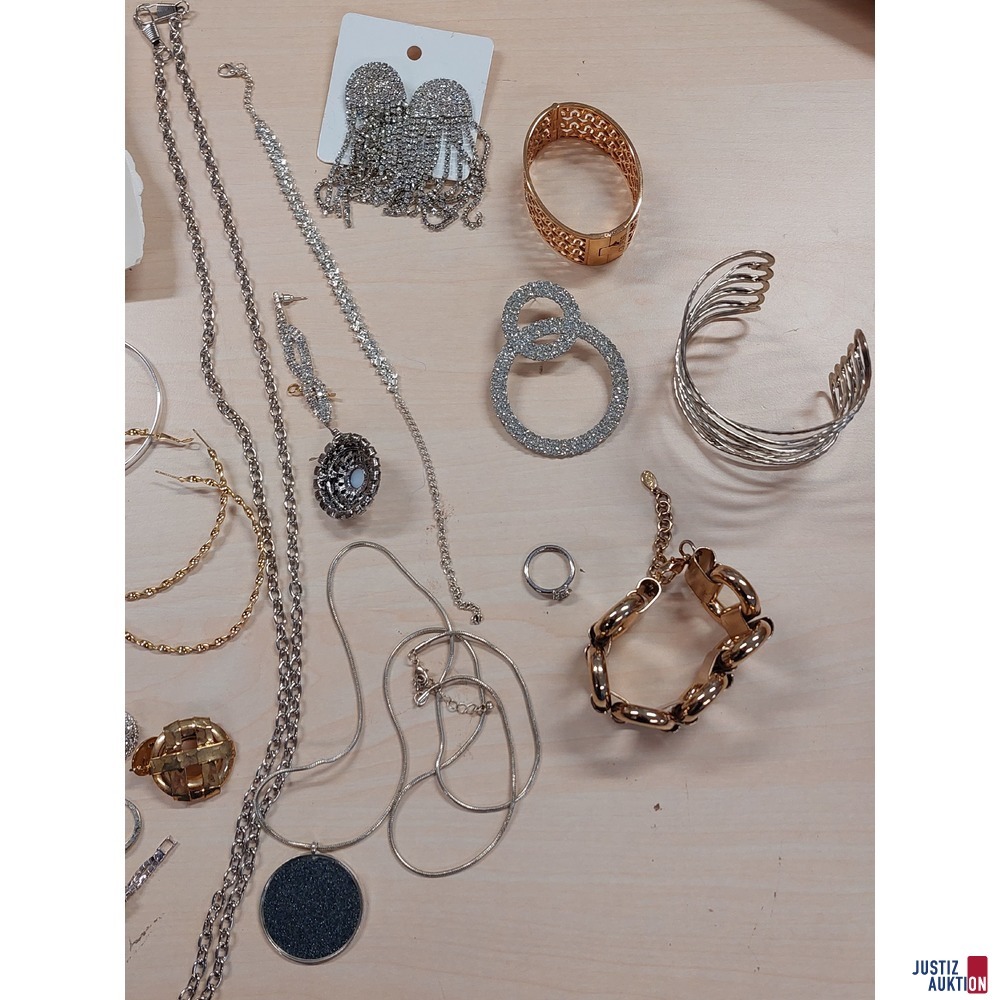 Konvolut an Modeschmuck