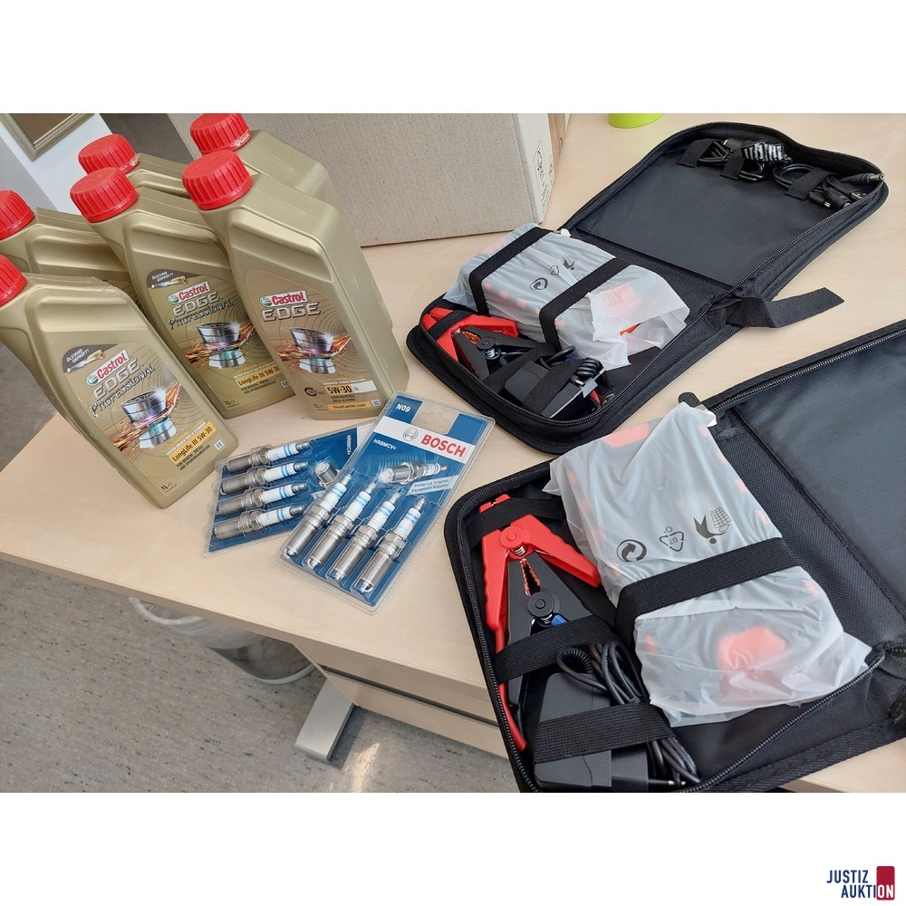 2 Packungen Zündkerzen der Marke Bosch HR8MCV+ u.a.