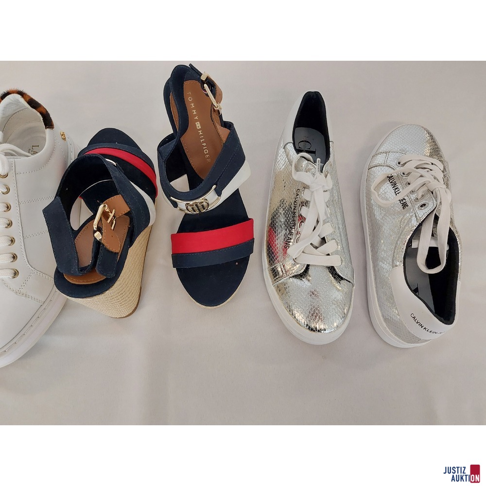 1 Paar Sneaker der Marke Michael Kors Größe US 9,5 u.a