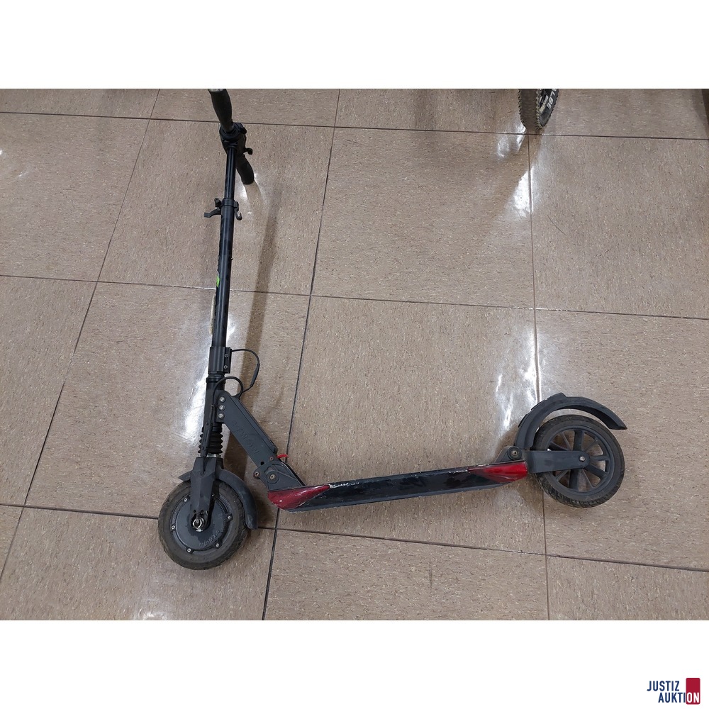 E-Scooter der Marke E- TOWN