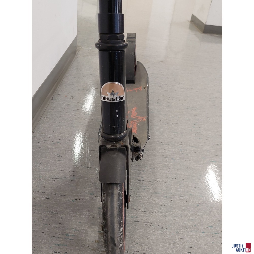 Scooter der Marke bikestar - Seriennummer: SC205LX03907