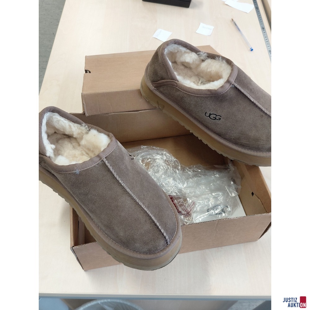 Schuhe der Marke UGG Gr&ouml;&szlig;e 39 in Originalschachtel - getragen
