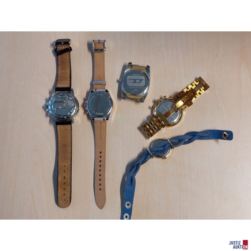 Konvolut Uhren bestehend aus&colon; 5 Quartzuhren
