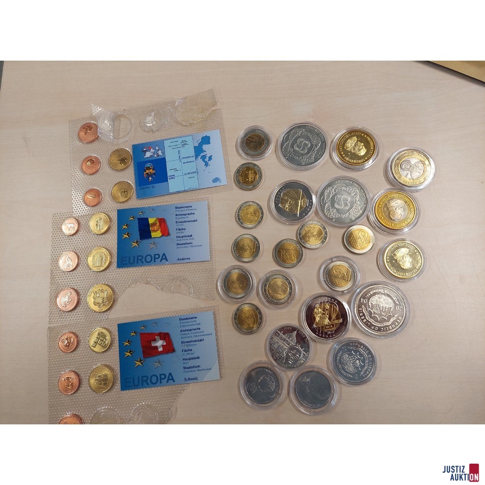 Konvolut bestehend aus zirka 40 Kleinm&uuml;nzen und Medaillen teilweise Phantasiepr&auml;gungen